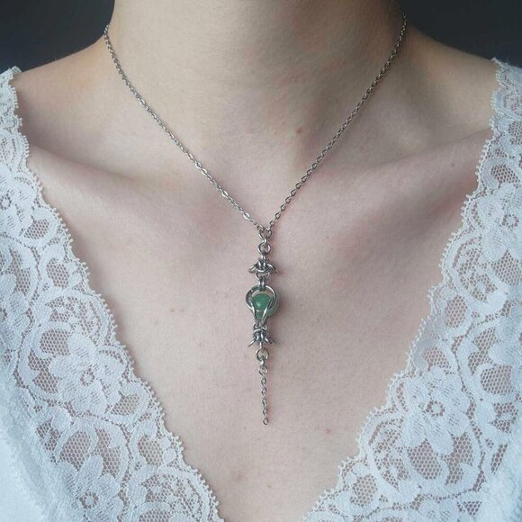 Gothic green witch chain mail necklace with a small silver chain - Picture 7 of 7